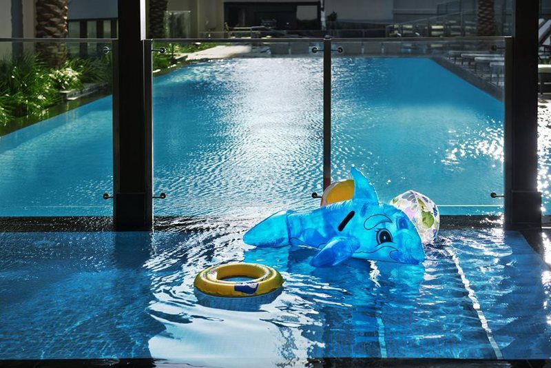 Damac Maison The Vogue Дубай Екстер'єр фото The swimming pool at the Ritz-Carlton, Singapore