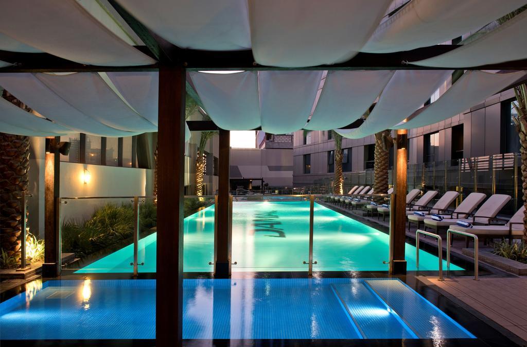 Damac Maison The Vogue Дубай Екстер'єр фото The pool at the hotel