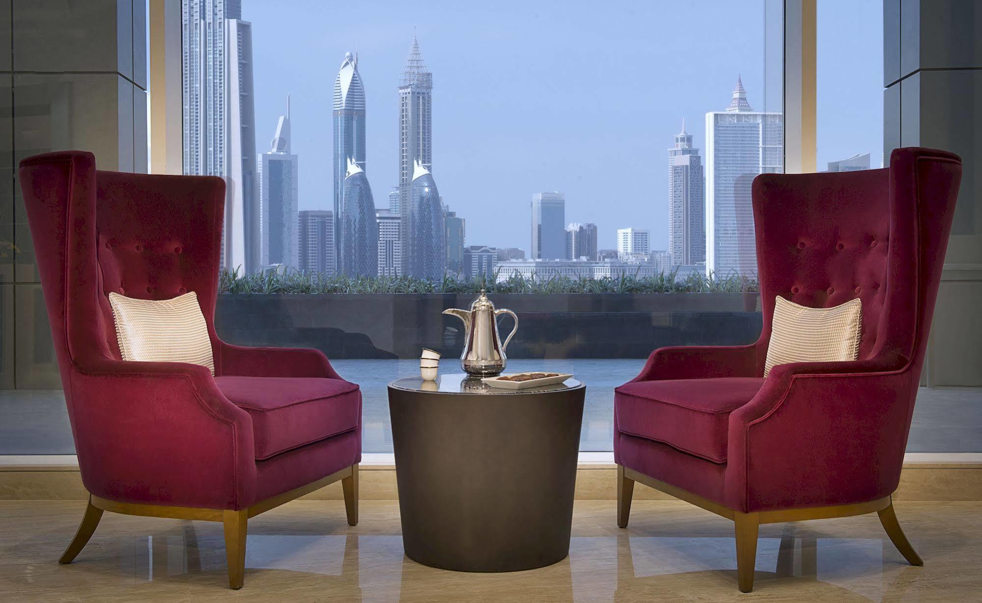 Damac Maison The Vogue Дубай Екстер'єр фото The lounge at the airport