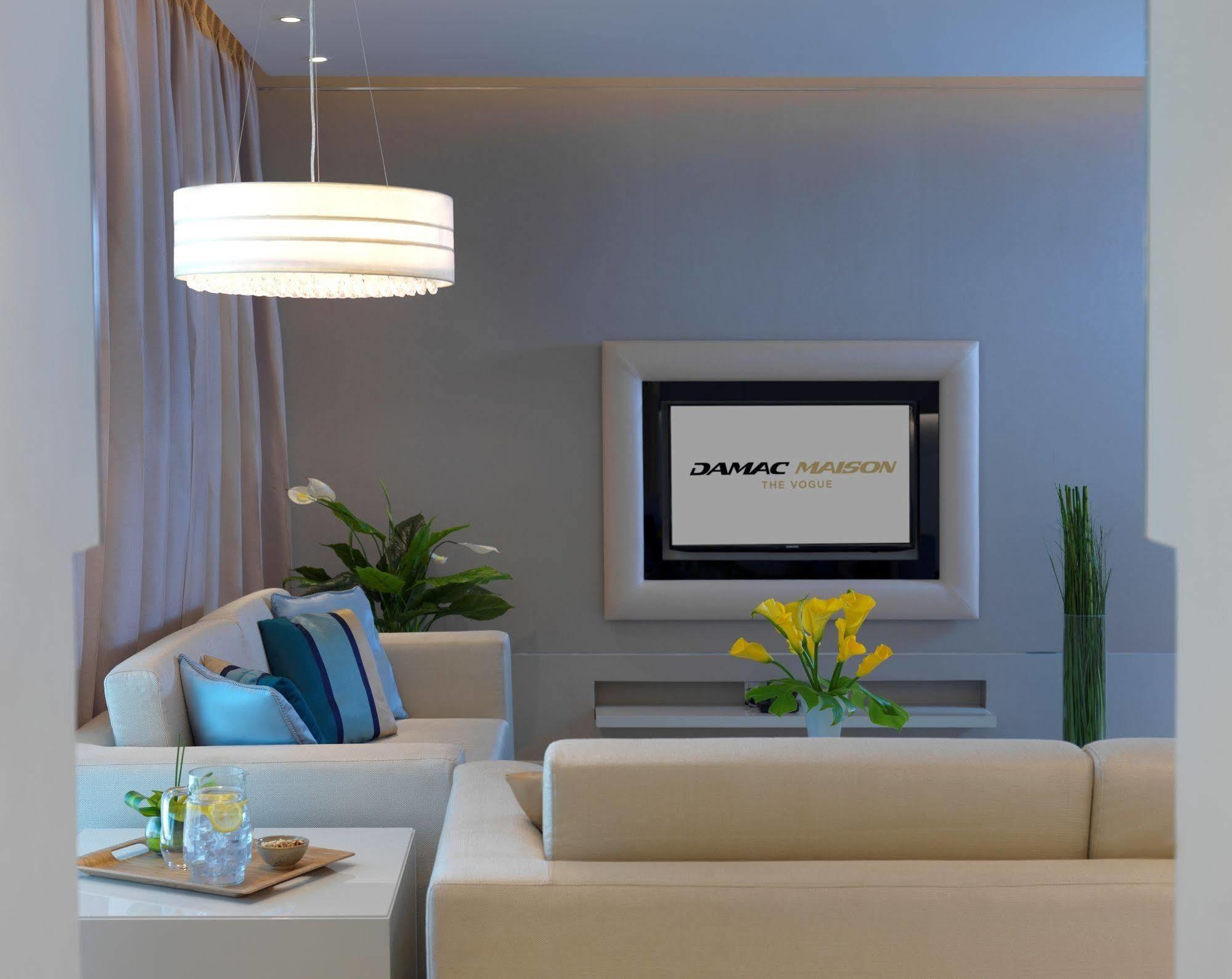 Damac Maison The Vogue Дубай Екстер'єр фото A living room at the hotel