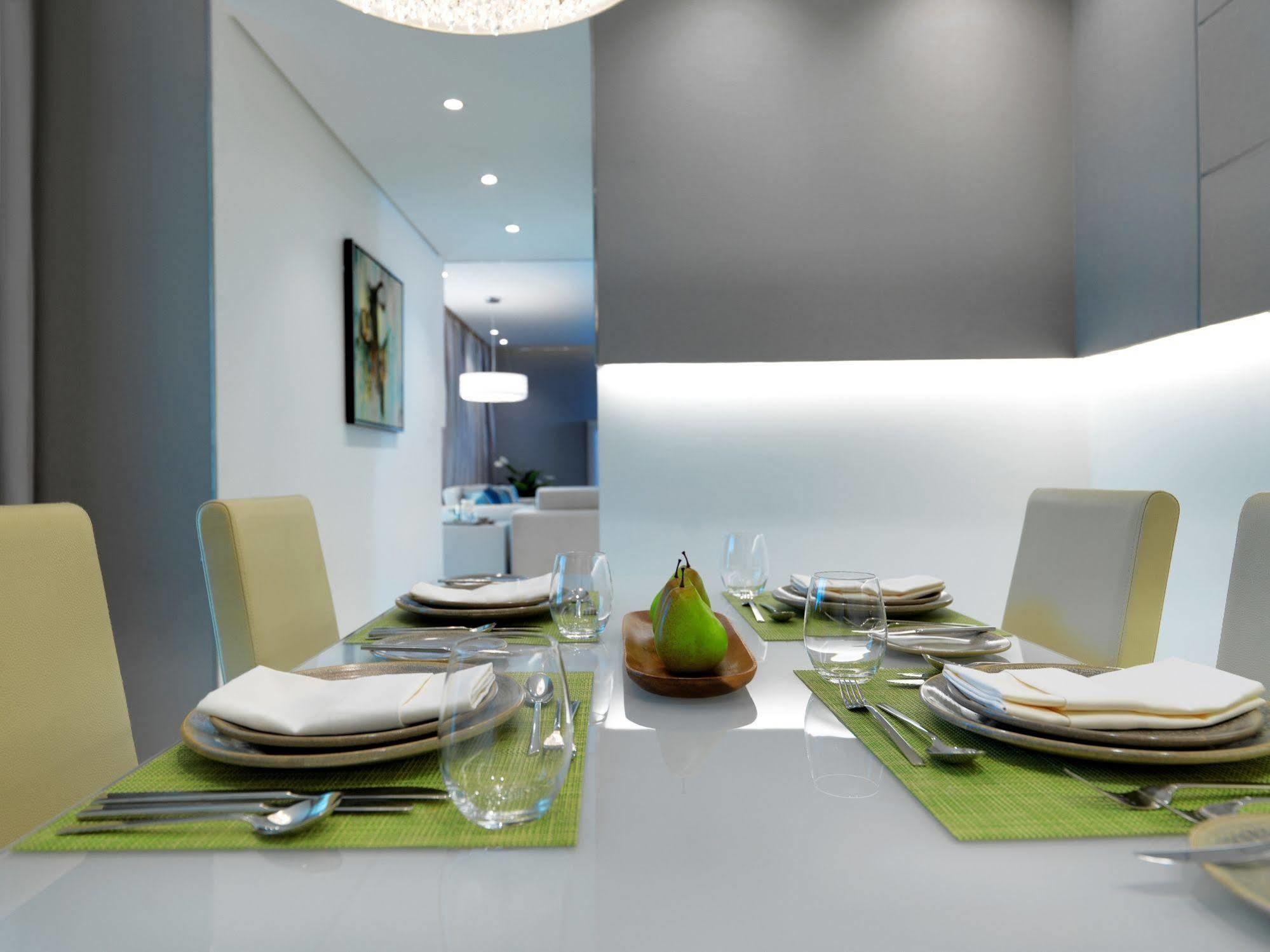 Damac Maison The Vogue Дубай Екстер'єр фото A dining room