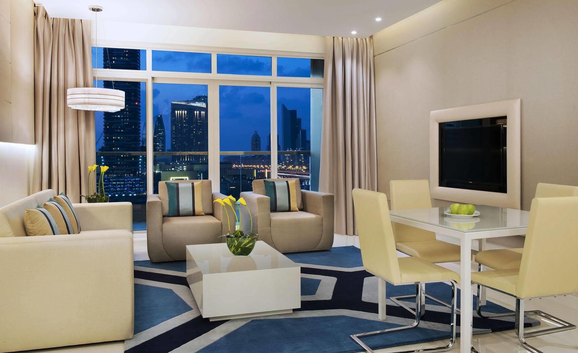 Damac Maison The Vogue Дубай Екстер'єр фото A living room in a typical apartment