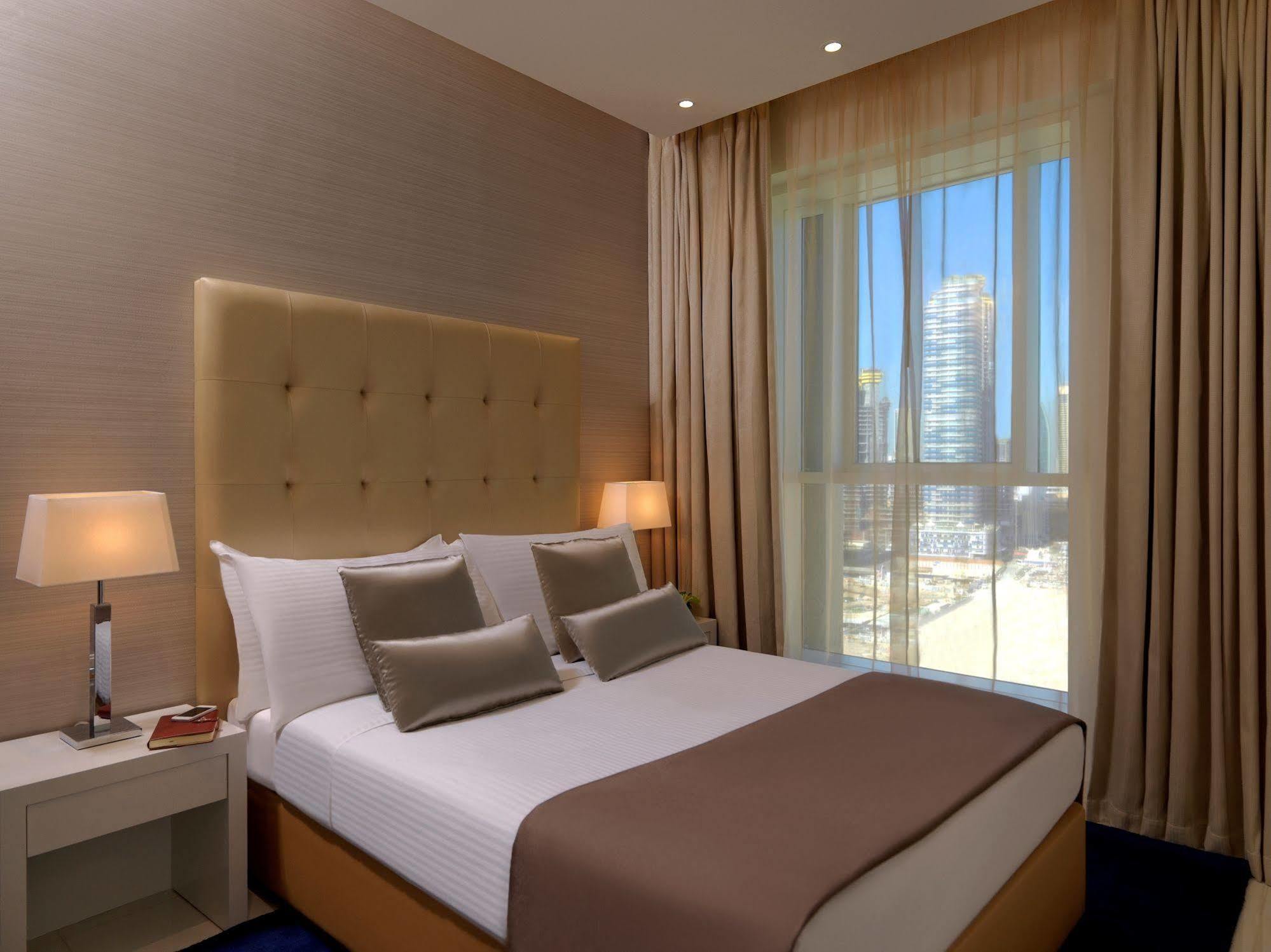 Damac Maison The Vogue Дубай Екстер'єр фото A bedroom at the hotel