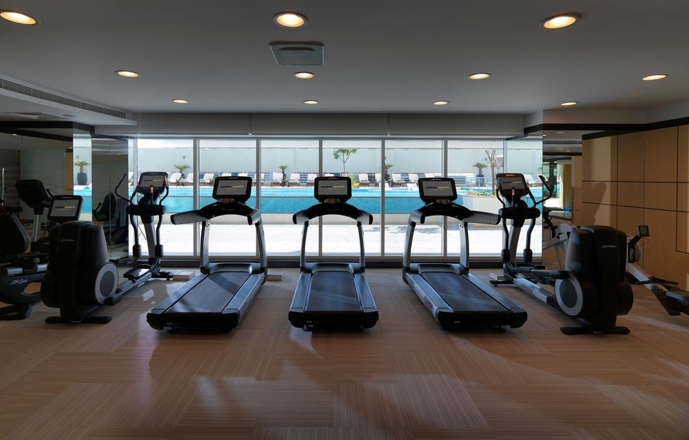 Damac Maison The Vogue Дубай Екстер'єр фото The gym at the hotel